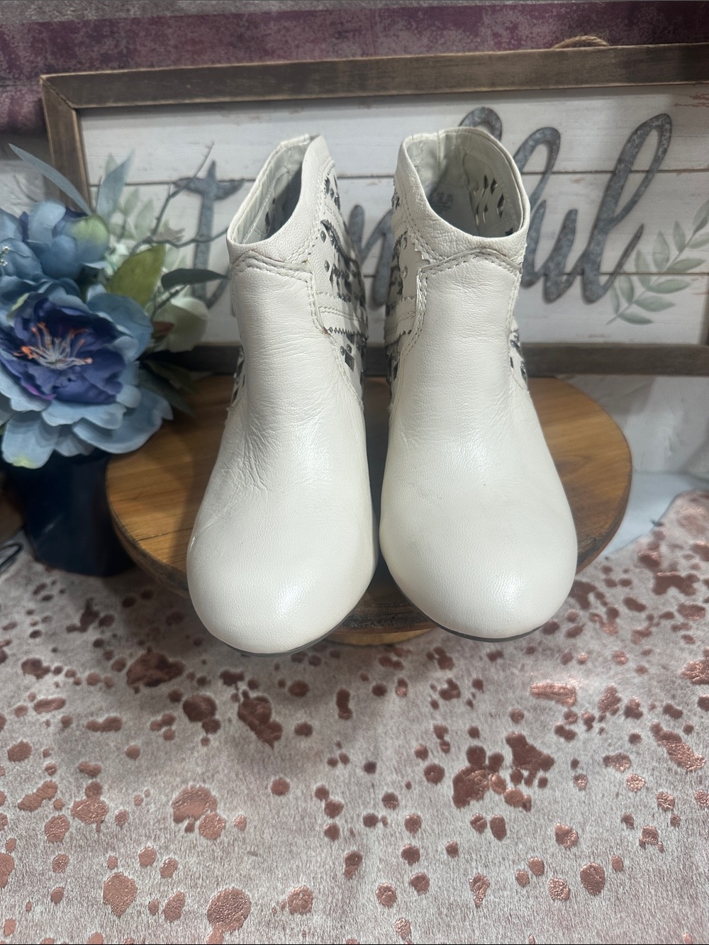 NWOT Carlos Santana White Ankle Booties with Subtle Cutout Accents